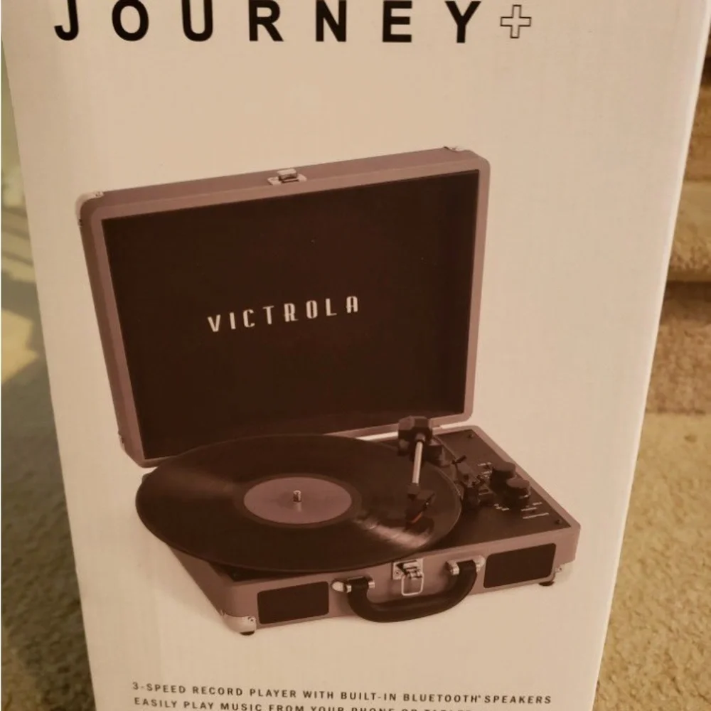 **BRAND NEW NEVER OPENED “RECORD PLAYER W/BLUETOOTH! PLAYS VINYLS !🎶 🎵🎼😎 - Picture 3 of 6